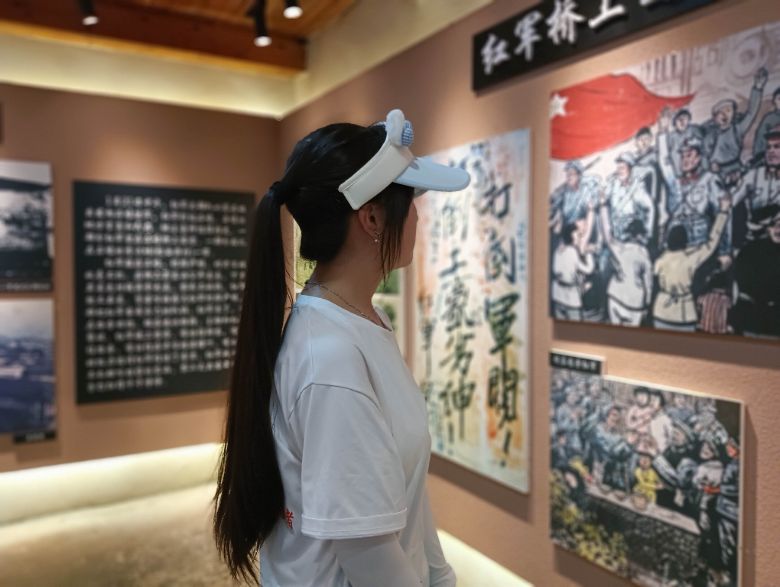 图为张守顺、沈银、蓝丹摄