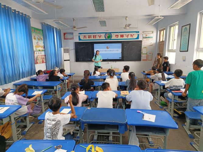 支教助学路，无悔青春行