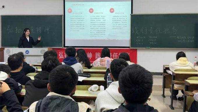 电气与信息工程学院开展“弘扬工匠精神，践行责任担当”主题班会