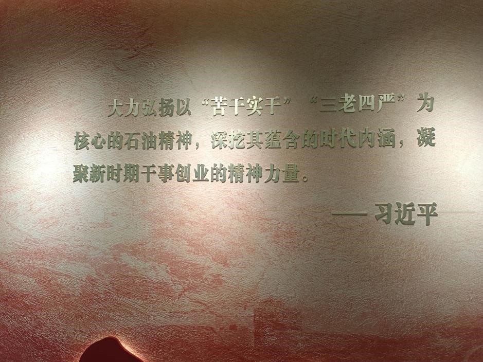 ɽѧ磺£񳯺ɫ