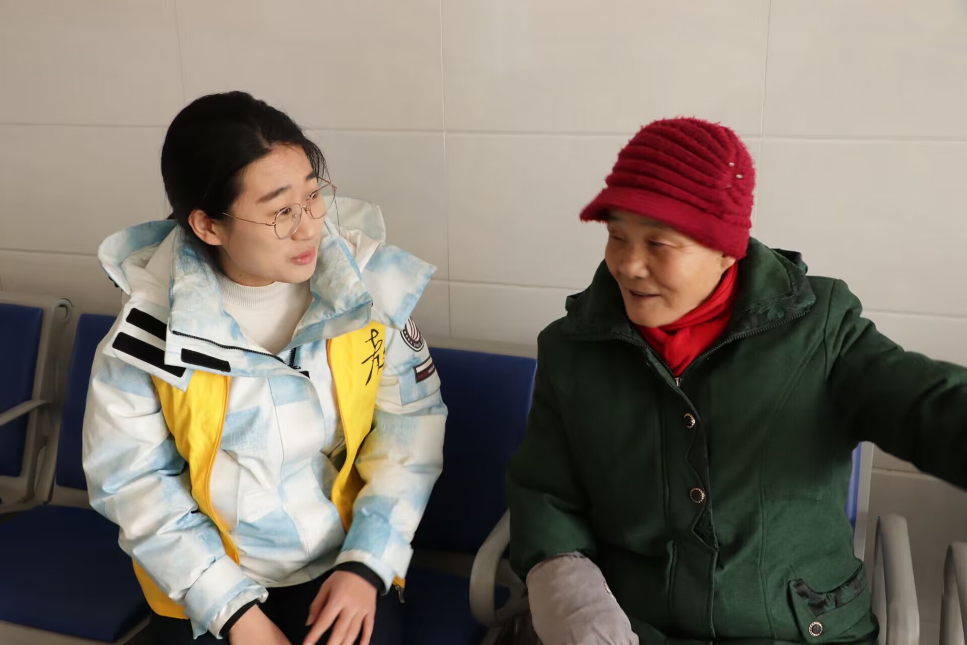 曲院学子三下乡：走进敬老院，深入乡村学校