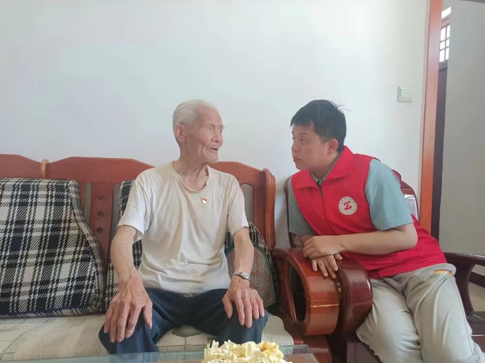 陕西理工大学三下乡：老党员讲述初心故事，新青年