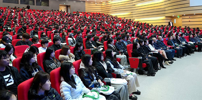 �ػ��ഺ���� �Ĵ�ǧ����ѧ������άȨ�����޿Ρ�