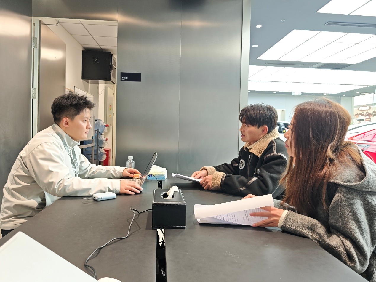 ��������һ�ߣ�̽ǰ·�����¡����й���ҵ��ѧ�յ����е����Ÿ����ݿ�չV2Gʵ�ص���