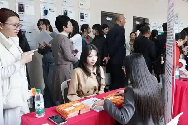 ����ʡŮ��ѧ��ר����Ƹ�����500���˳�����ɾ�ҵ����