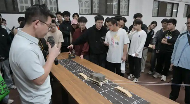 �ϻ���ѧ�ٰ��ʮ�˽��ѧ���ṹ��ƾ���