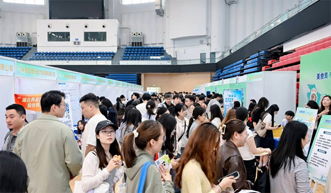 ��У��ѧ����200���ˣ�����Ե��ʡ������