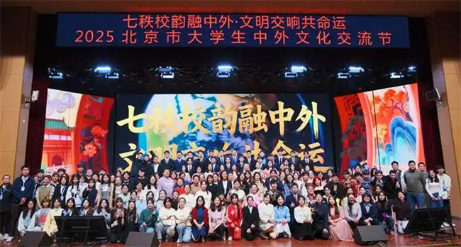 �����챱���д�ѧ�������Ļ������ھٰ�