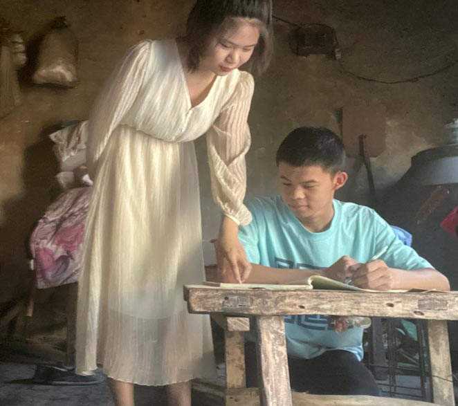 “逐梦熠星，久伴童行”——向留守儿童传递爱心