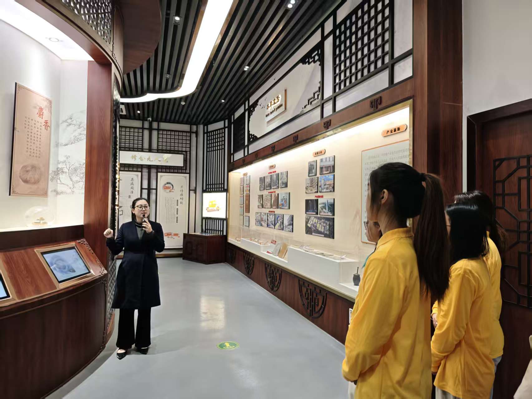 ����ҽѧԺ���ʵ�����߽�Ƭ��񥣬���� �������¹�ױ����������