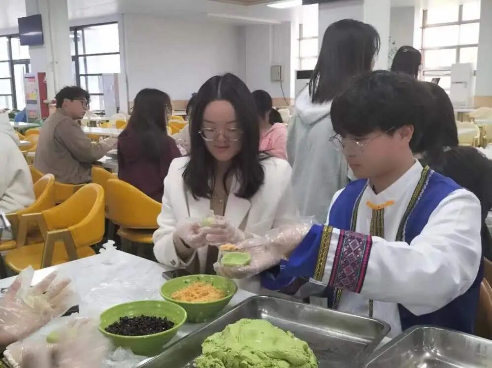 ����ѧ�ӷ�ĸУ��н���ഫ���η� | ��ǨѧԺ���繤��ѧԺ����ѧ�ӻط�ĸУ