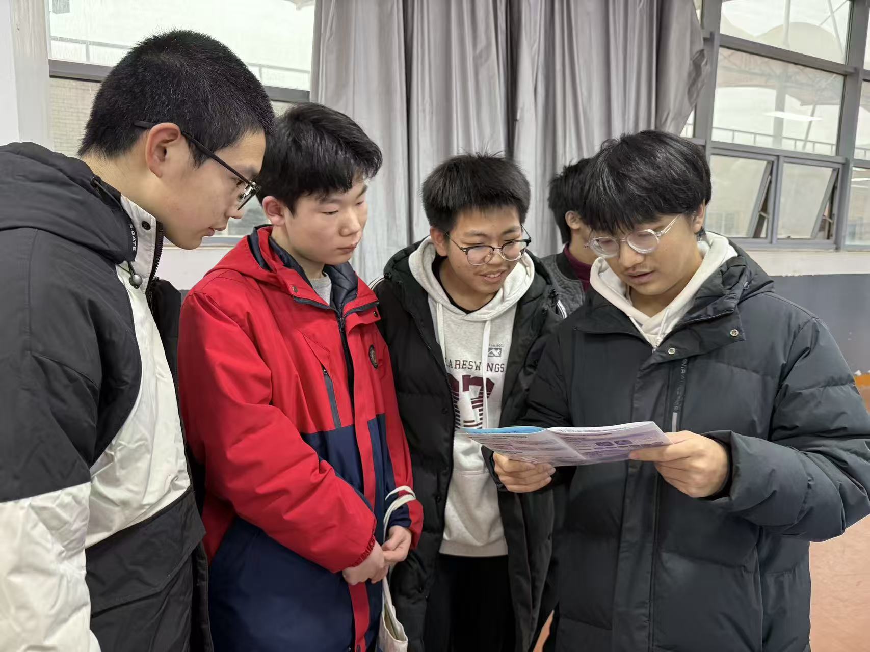 ��׷��׿Խ��ʵ����ǰ�������������з�У�����