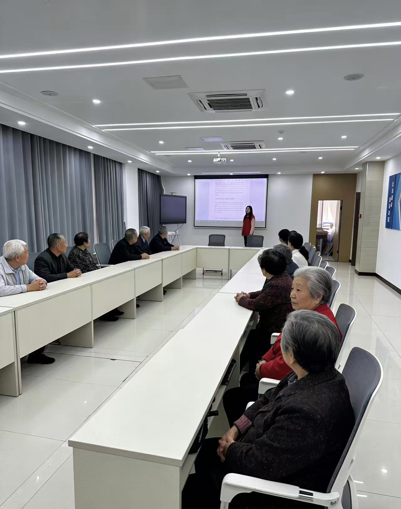 ���䰲�������� ���ջ���ůϦ������ɽ����ѧѧ�Ӹ�̩��������������չ���꽡�����������