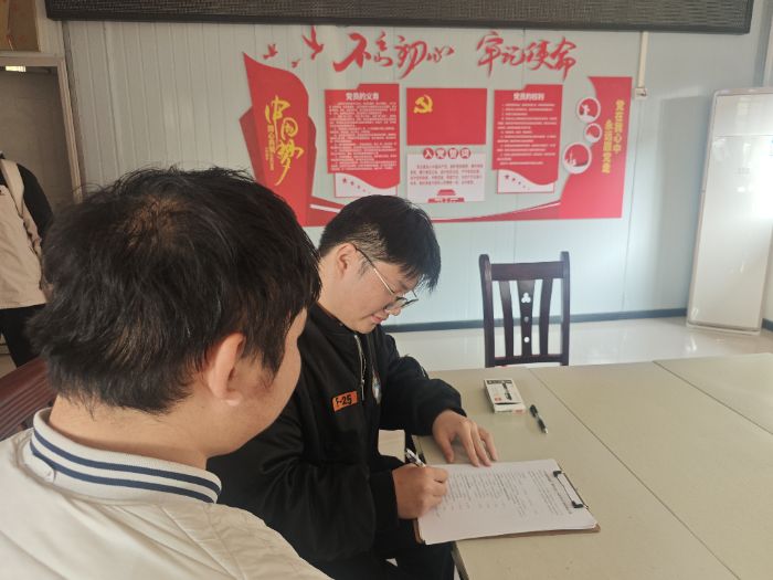 ���ֱ�ó������Ŷ��ܣ��ഺ���������˱߸���