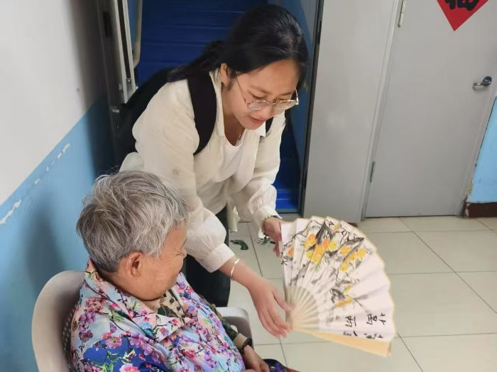 ͼΪʵ���ų�Ա�����������깫ԢΪ����չʾ����滭