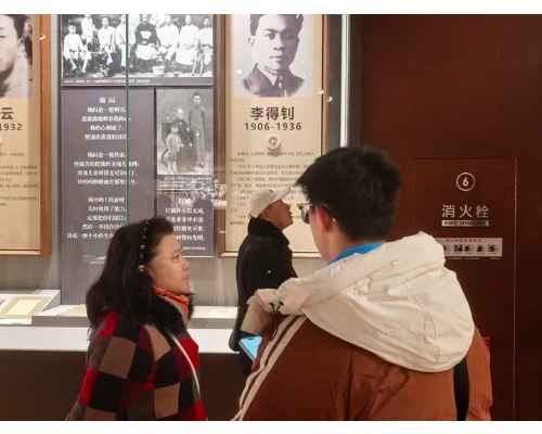 ���껨̨����һ�á���������ʵ����