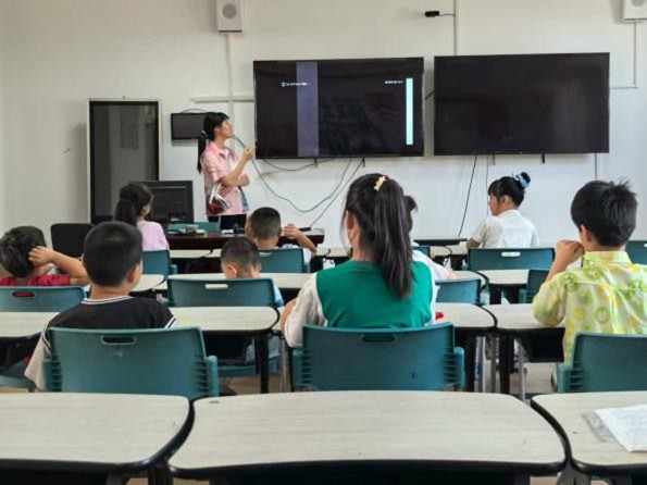 �Ͼ�ʦ����ѧ̩��ѧԺ�� ��������ϡ��ǻ𴫳С����ʵ���Ŷӿ�չ������Ӣ���¼������