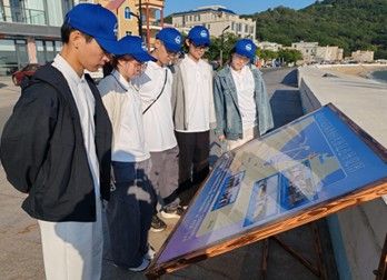 ��������ҵ��ѧ�����ڣ�ѧ�Ӹ����С�����������ǵ��㼣��̽Ѱ����ǿ����������