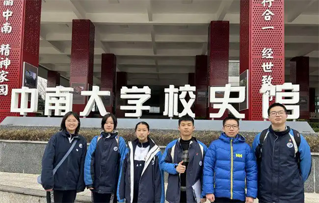 ֪�к�һ�ٳɳ�������˫��ʵ����ѧѧ�ӿ�չ�������ʵ��