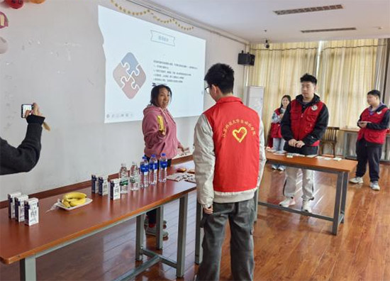 �龰ģ����ںϣ�־Ըů�İ�ɳ��������տƼ���ѧ���ж�