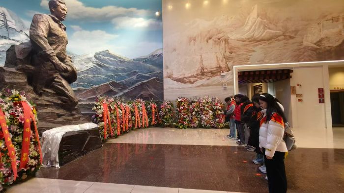 �ĳǴ�ѧ��ѧ����ѧԺ���־Ը����Ӹ��׷�ɭ����ݿ�չ��ɫ�Ļ�����ʵ��