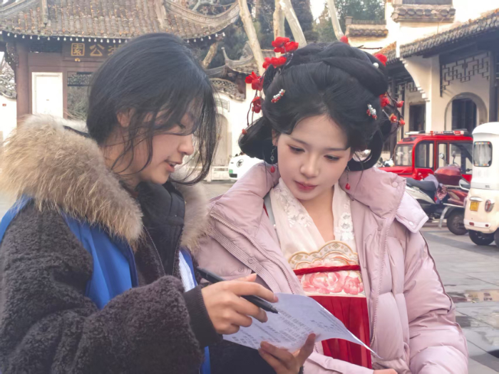 ����������ѧ��ȫѧԺ�������硱������̽�û�÷�����д�ഺ������ƪ