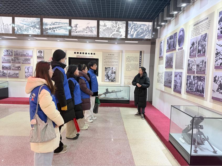 �ݺ�ɫ�㼣����Ժʿ�����ൺ��ѧ�Զ���ѧԺ������ǻ�����ʵ�������ж�