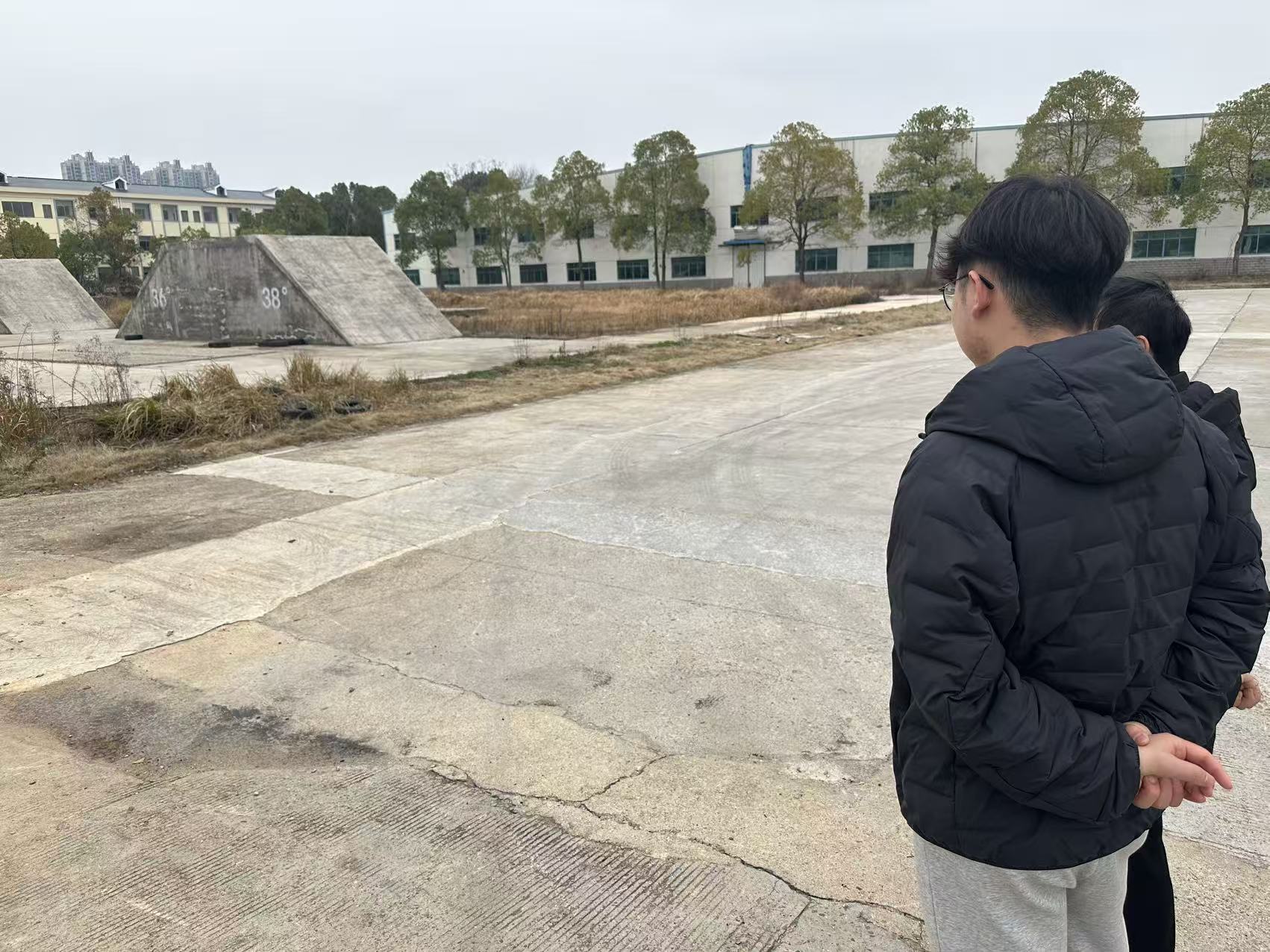 �����������죺����ʦ����ѧ�ŶӺ��ٽ��������ϲ�ҵ��������