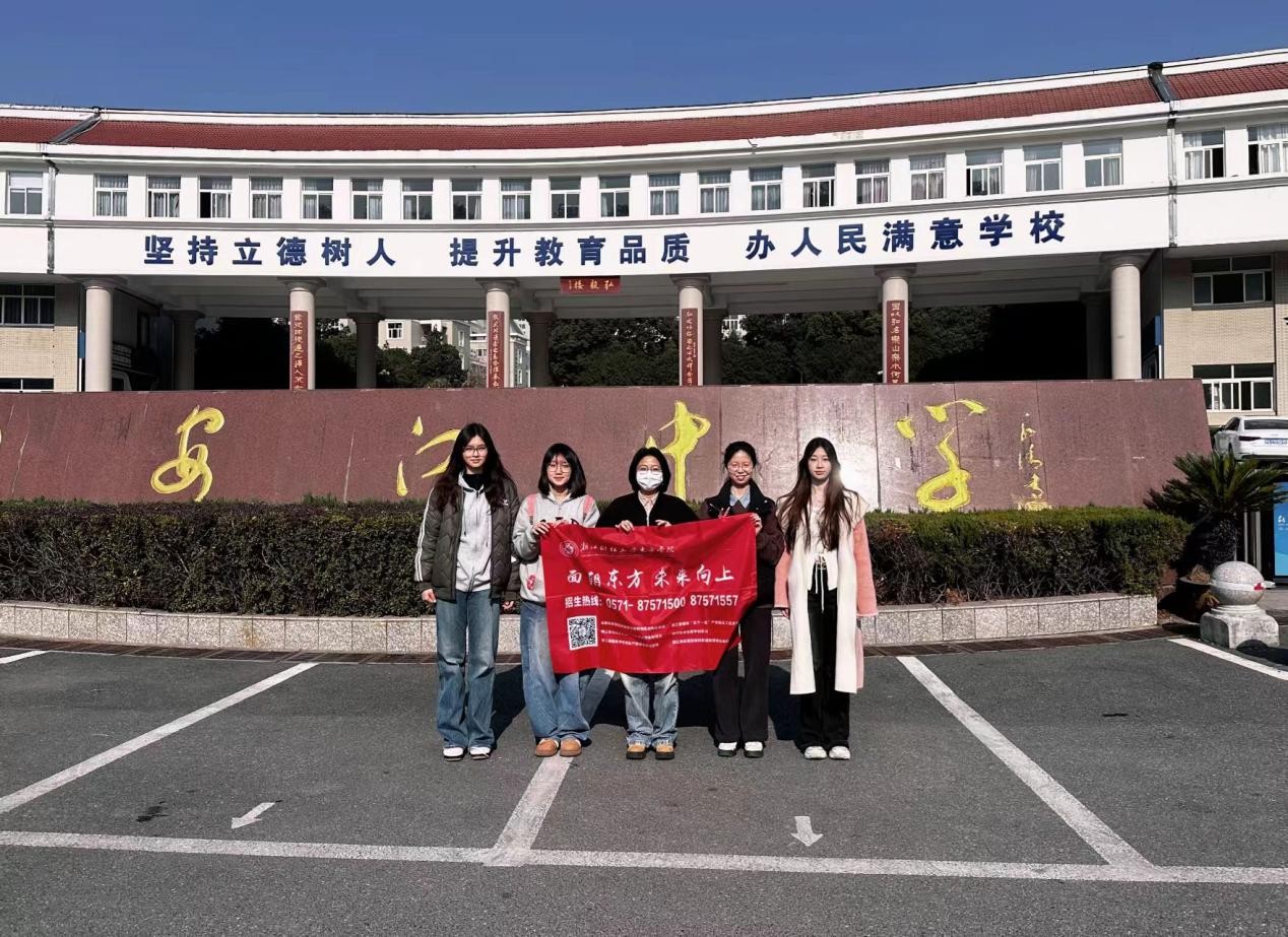 �ػ�ĸУ�����飬�ഺ����������