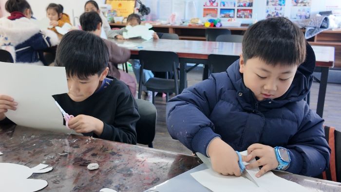 ɽ����ѧ��ɽ��΢�⡱֧���ţ���������֧�̵����죬������ͯ��