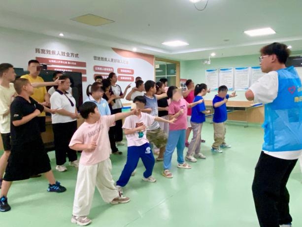 ��ͯ������ҽů���� �����ĳǴ�ѧҽѧԺ��ҽ����飬����ͬ�С�������߽���Է������չ���ϻ��߿���ϰ