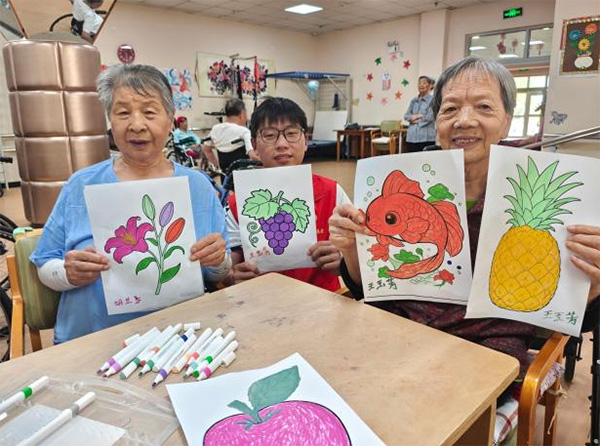 �ʱʻ�ͯ�Ĳ��ϣ�Ϳɫ��Ϸ��������������������У�������ʵ���Ŷ��뾴��Ժ���˹��滶��ʱ��