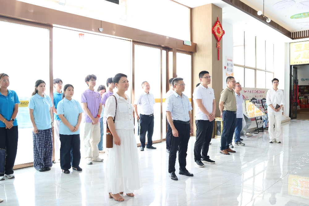 ������������ �ഺ��ũ�����ˡ���У��ί�������־������ָ����Ժ�������硱���ʵ������