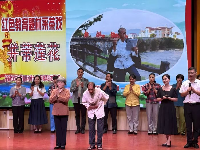 �����Ƽ�ʦ����ѧ ���ҵİ�һ�С���ɫ��ѧʵ�����߽����ͣ��ú�ɫ��ʷ�����߿�������������
