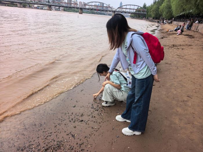 ��ϵ�ƺӹ��ʵ�������ഺ����������ѧѧ��֪�м������¤ԭʵ��