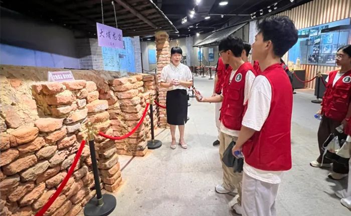 ������ɫѪ������ȡ�ܽ����� ������ʦ���ഺ���Ρ�ͻ���Ӹ�÷�ݴ��ҿ�չ��ɫ����