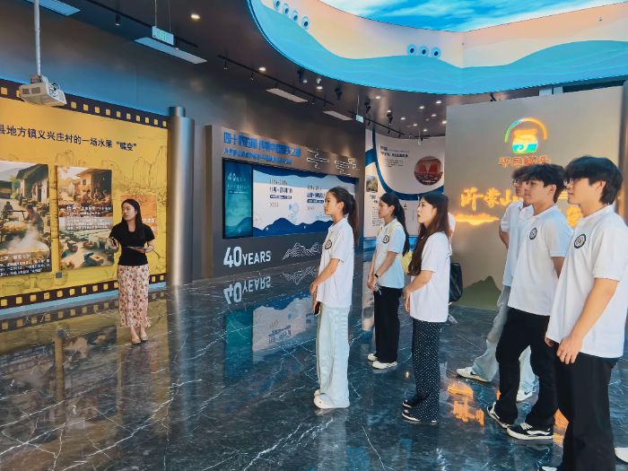 ����̽ũó���ڣ��ഺ�����˷�չ ������������ѧԺ����־Ըʵ���Ӹ�ƽ�ص�����ũ��óС΢��ҵ������