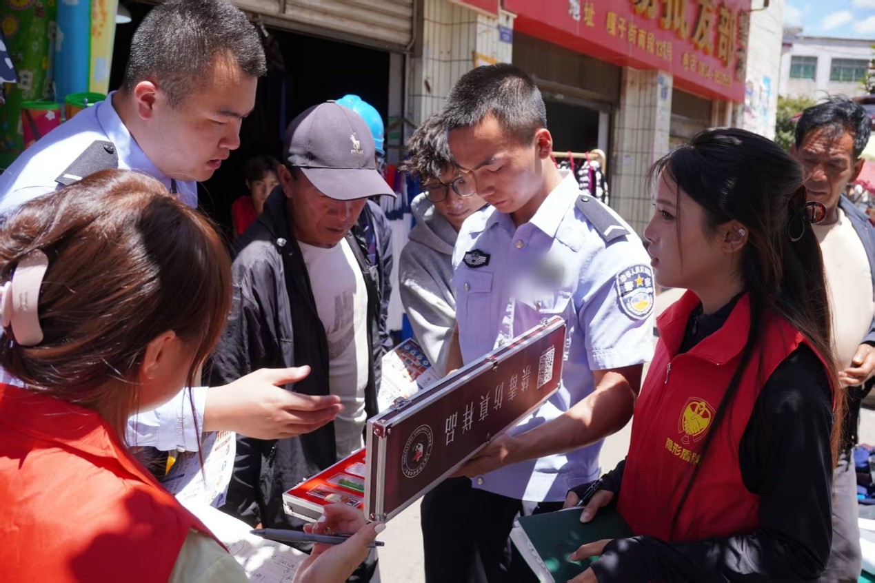 �Ĵ��ữ����ѧѧ�Ӹ���ɽ��ؿ�չ������������ ������尲ȫ����