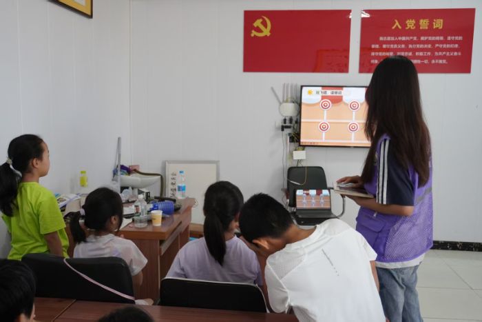 学生积极参与游戏环节