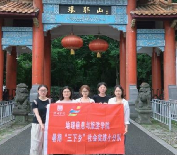 �����ڡ������硱������ѧԺ����������̽Ѱʵ��С�Ӹ������п�չ��ͳ�Ļ�ר��ʵ������