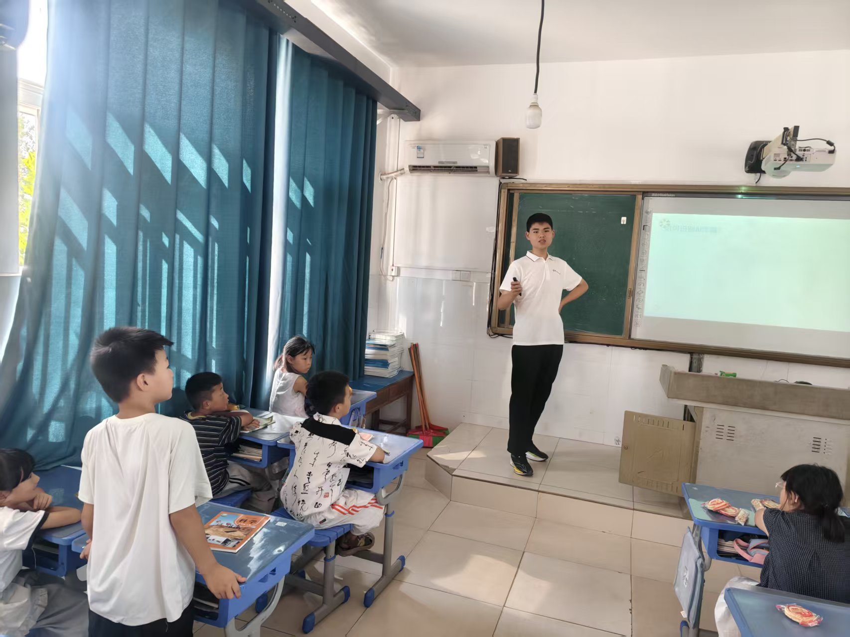 ��;���λ�ͯ�ģ��Ƽ�������δ�������ൺ��ѧ����;���Ρ�ʵ���ſ�չ����������־Ը����